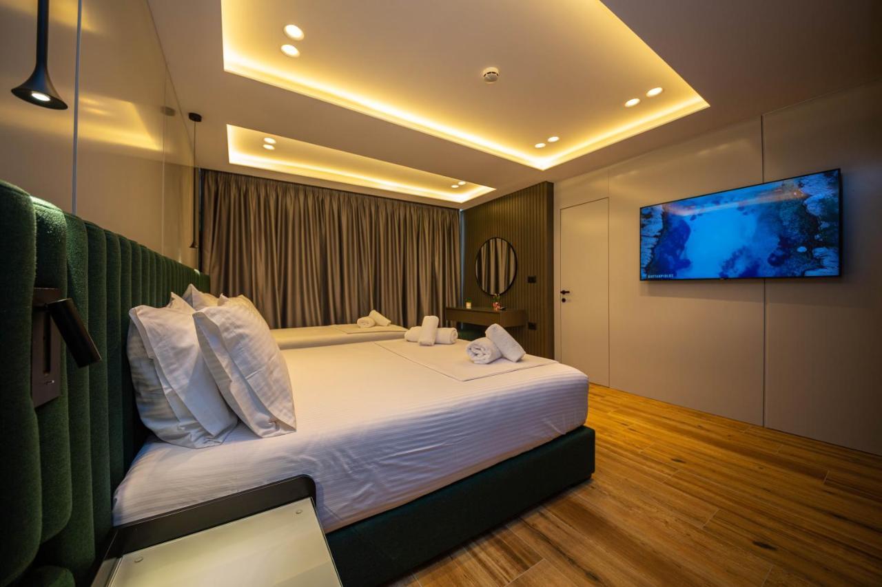 Lili-1 Hotel