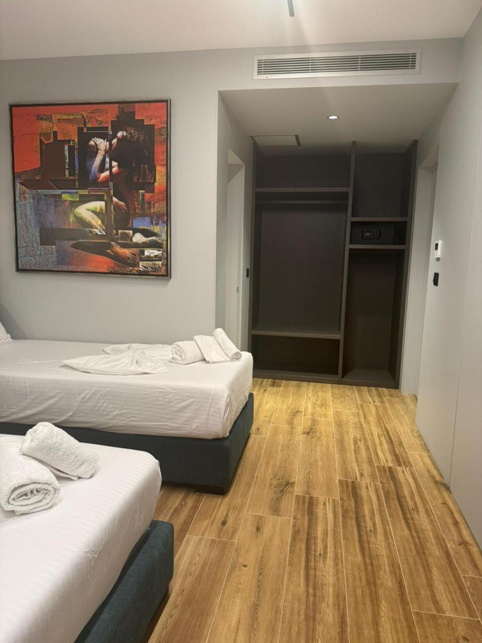 Lili-1 Hotel
